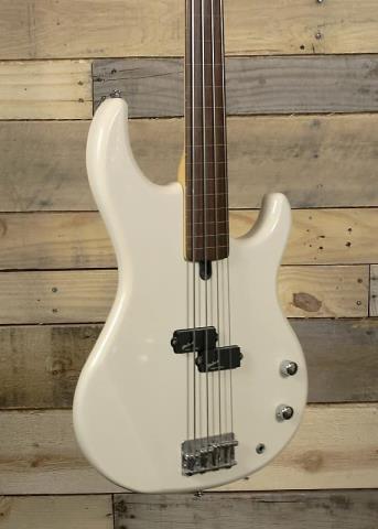 Bass electrique blanche frettless