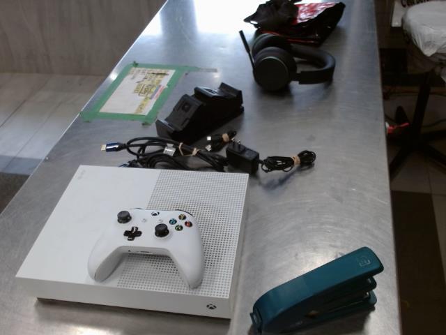 Xbox one+man+fil+headset