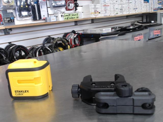 Cross line laser