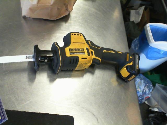 Dewalt reciprocateur compact