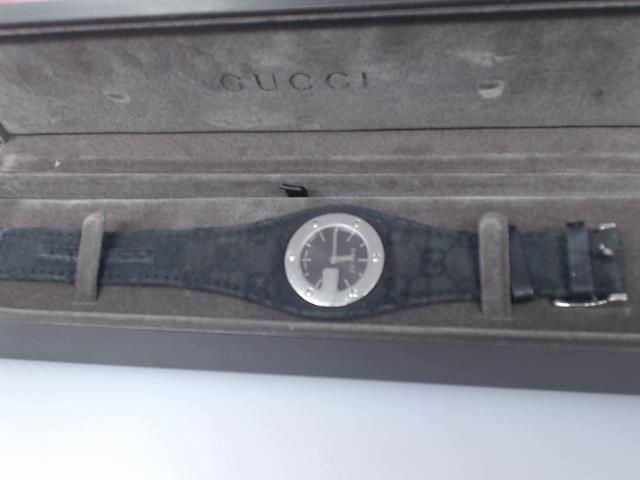 Montre gucci noir avec boite