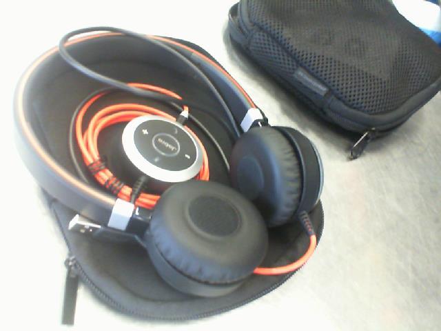Headphone a fil rouge et noir +case