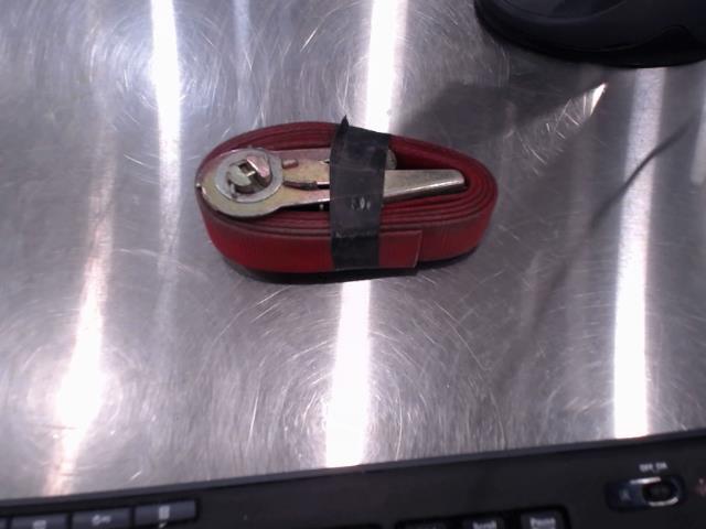 Petite strap attache