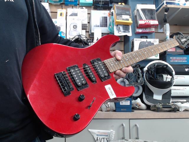 Guitare rouge corde pete