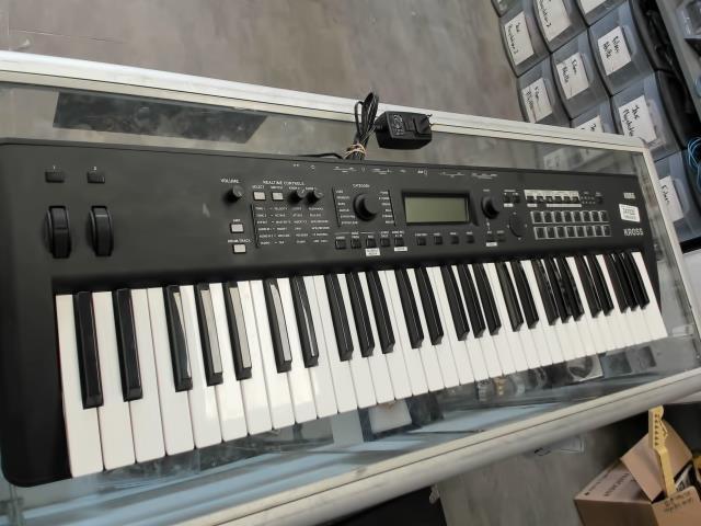 Piano+char de marque korg kross