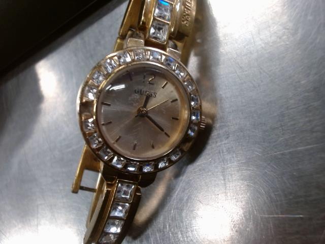 Montre en or guess pour femme