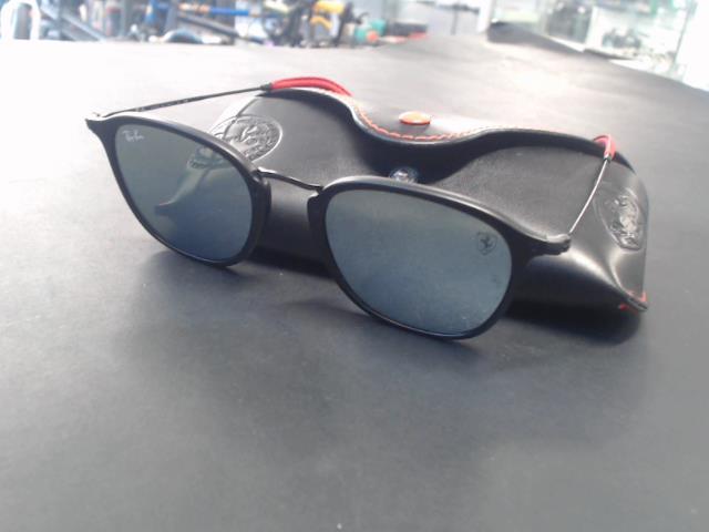 Lunette ray ban scuderia ferrari