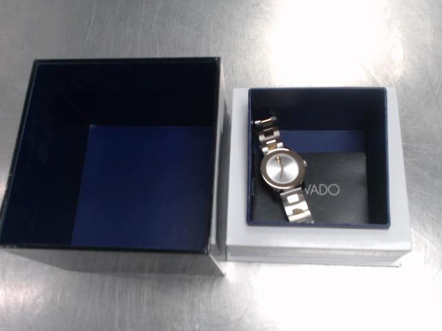 Montre femme movado stainless +boite