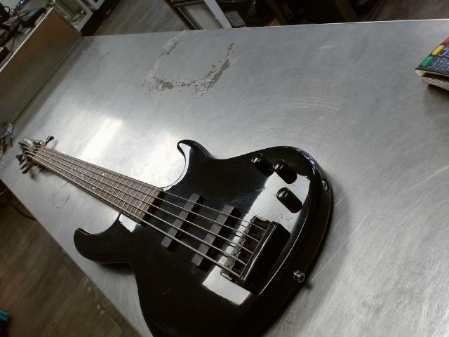 Bass a 5 corde