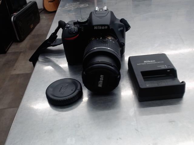 Digital dslr camera with 18-55 lens