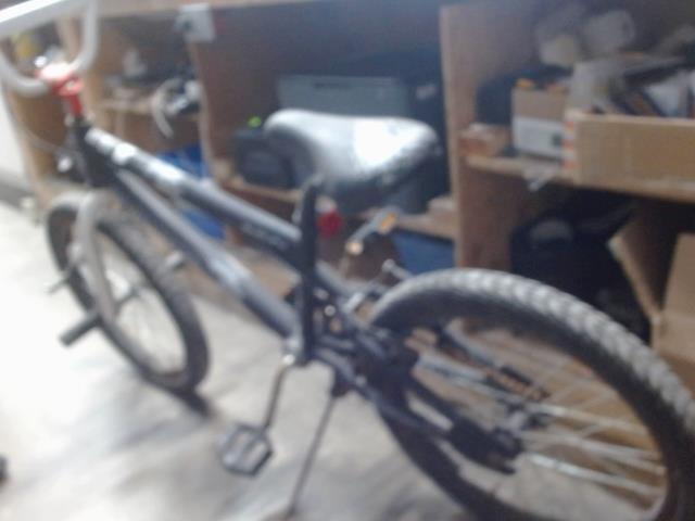 Bmx volant blanc frein avant bris