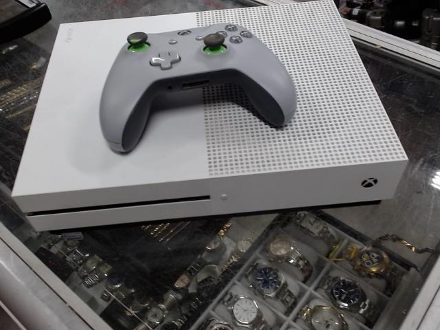 Xbox one s + fil *no man*