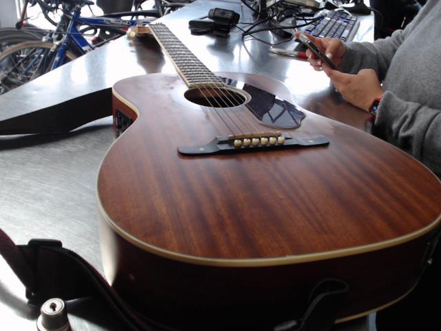 Guitare fender armstrong hellcat