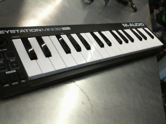 Midi controller keystation mini32 mk3