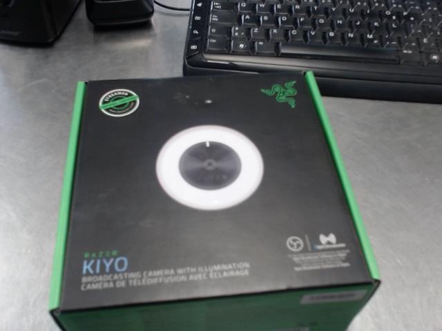 Broadcasting camera whith illumination