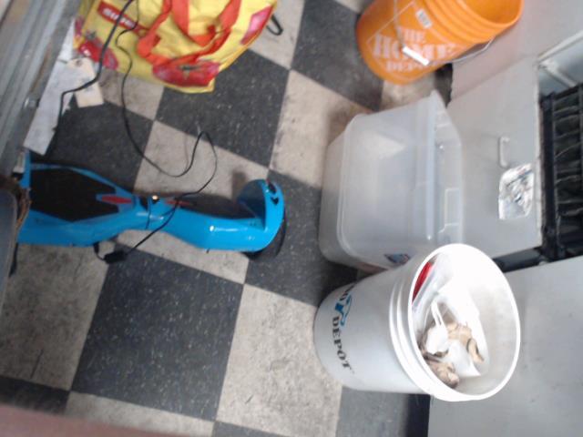 Hoverboard bleu avec chargeur acc:127