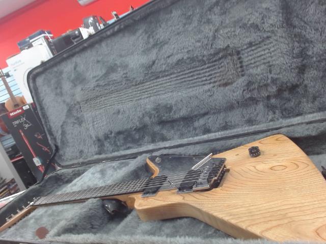 Guitare fait a la main wood+case