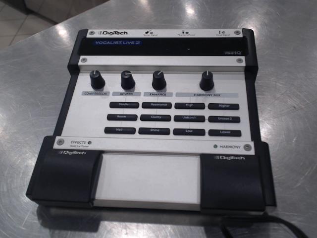Pedal vocal harmony