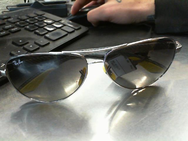 Lunettes raybans neuves