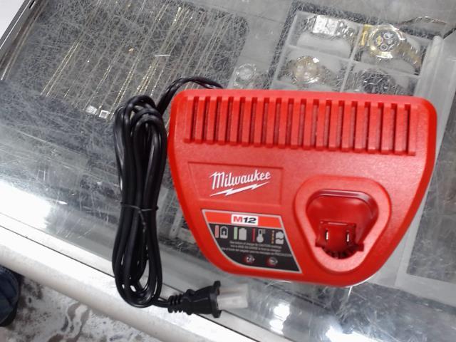 Chargeur a batterie 12v neuf