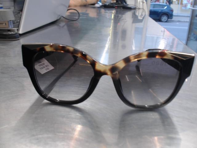 Leopard motif sunglasses