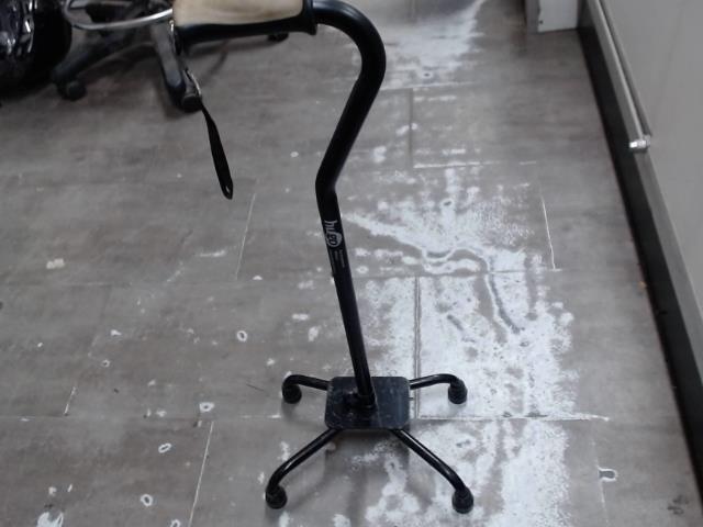 Canne  4 pattes  hauteur ajustable.