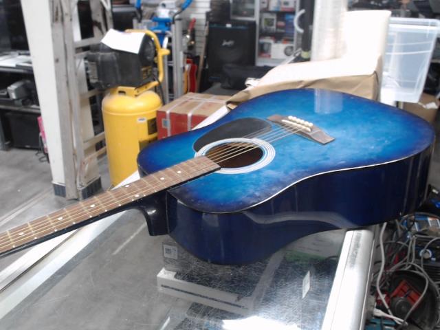 Guitare accoustique bleu
