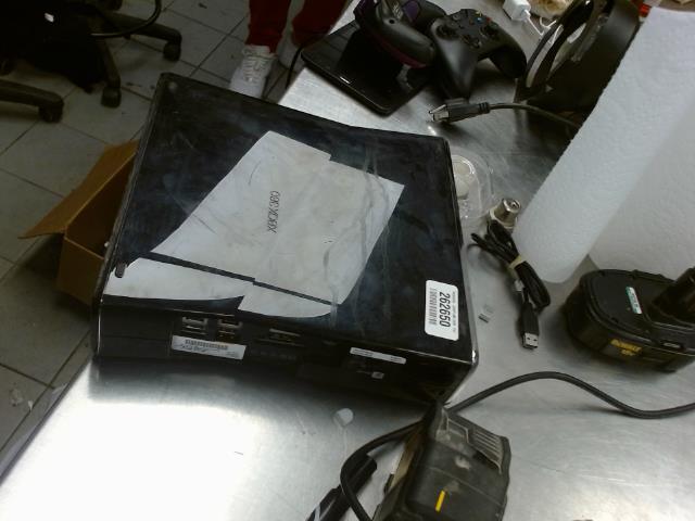 Xbox 360 250gb + 2 man