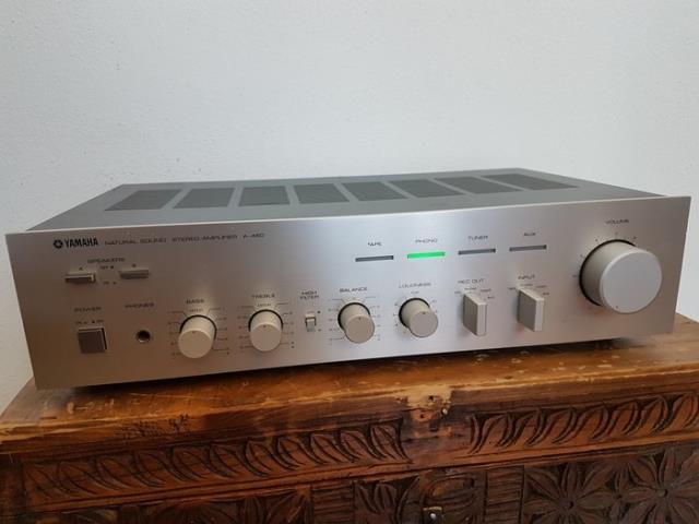 Vintage stereo integrated amplifier