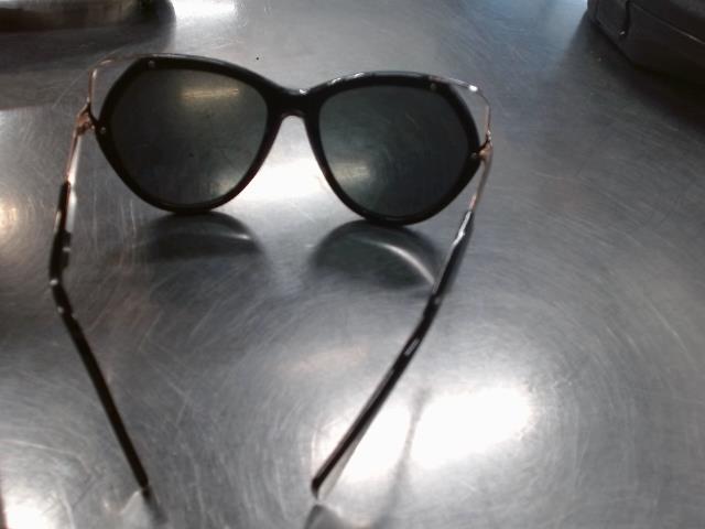 Une paire de lunettes