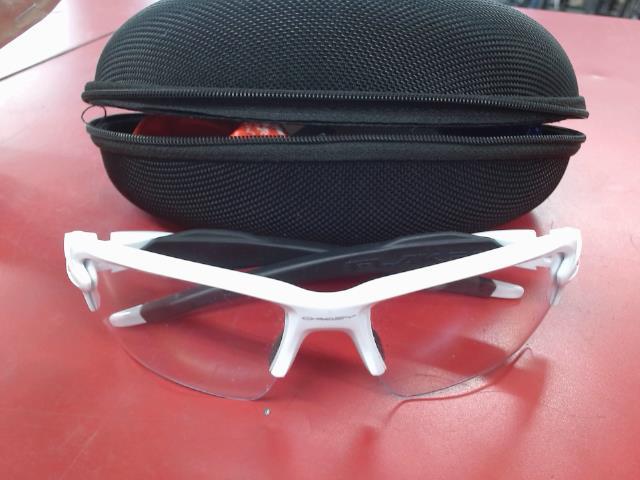 Oakley lunettes rose et blanche + etui