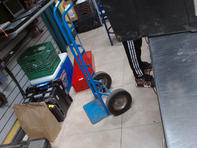 Diable bleu av roue pleine