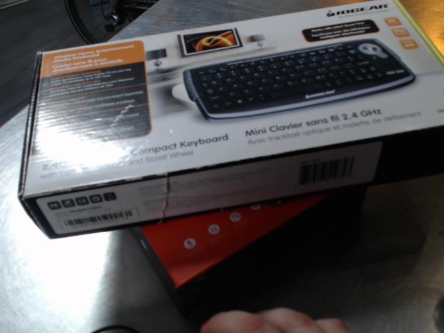 Petit clavier compact en boite
