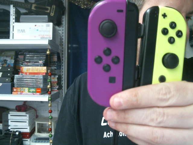 Joy con vert et mauve droite et gauche
