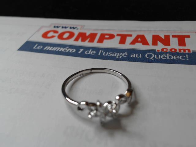 Bague en argent etoile en zircons