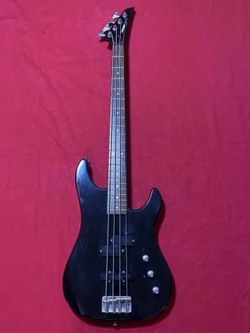 Bass guitard electrique 4 corde noire