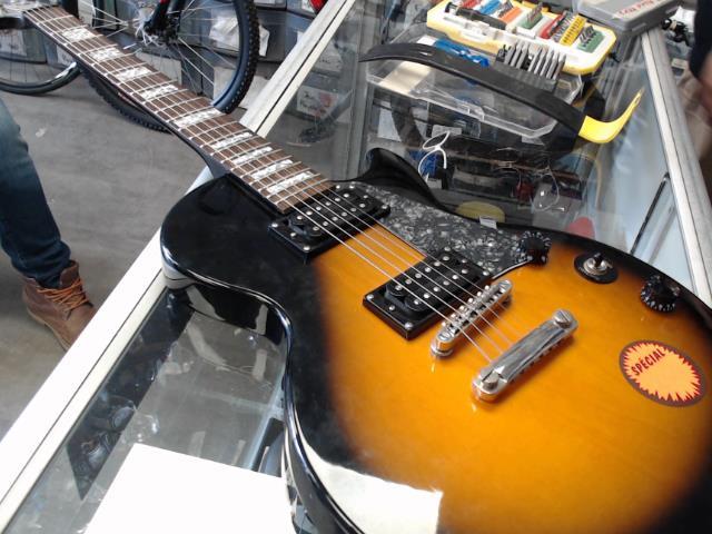 Guitar electrique dans case