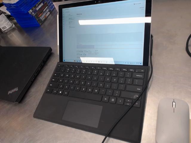 Tablette surface pro 4 avec fils+souris