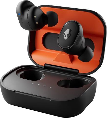 Skullcandy headphones with cgarging case