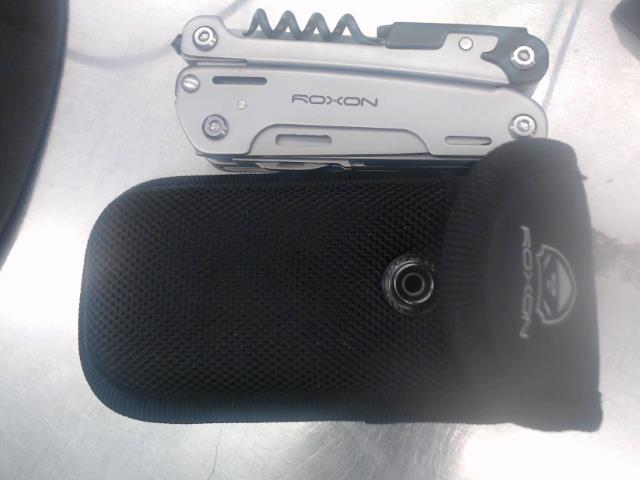 Multi tool dans case