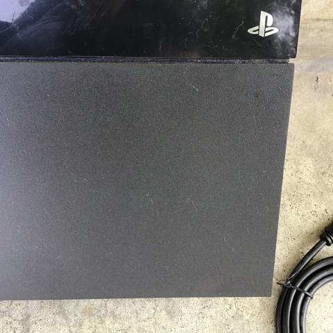 Ps4 premiere generation + cable