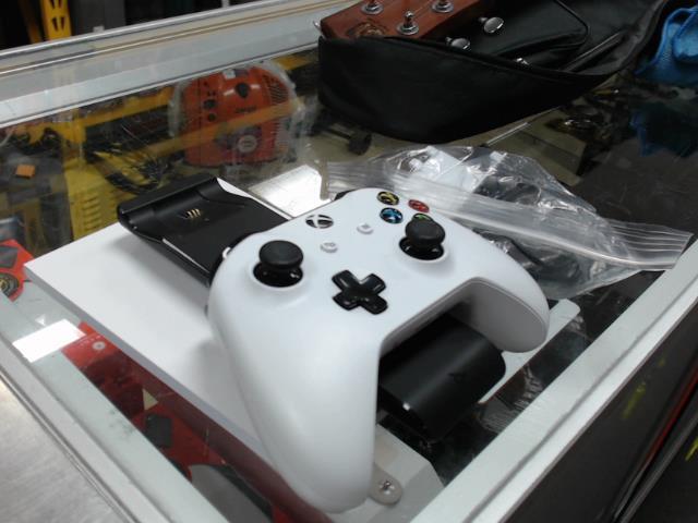 Manette xbox one+batt+charg