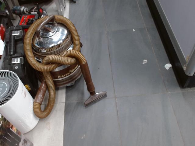 Aspirateur avec accessoire