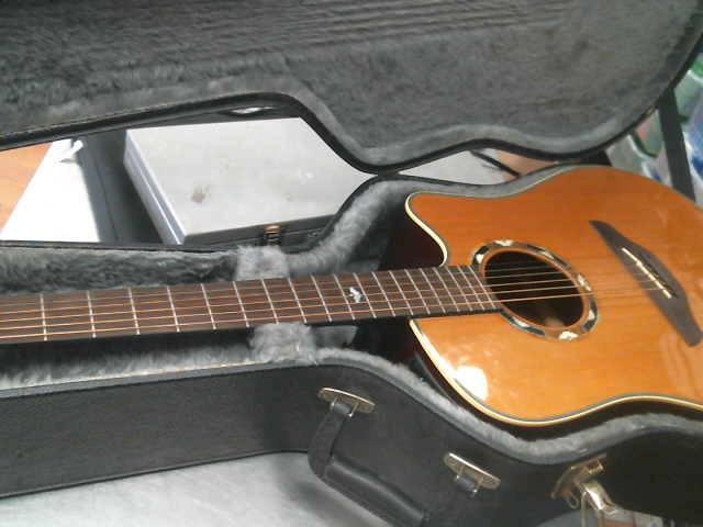 Guitare electro acoustique + case