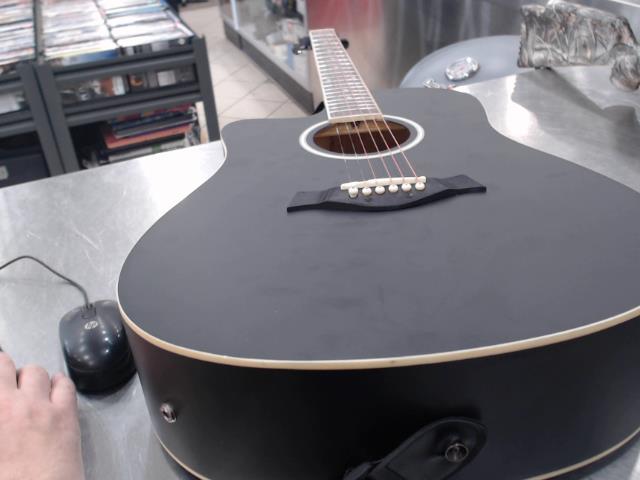 Guitare electro accoustique