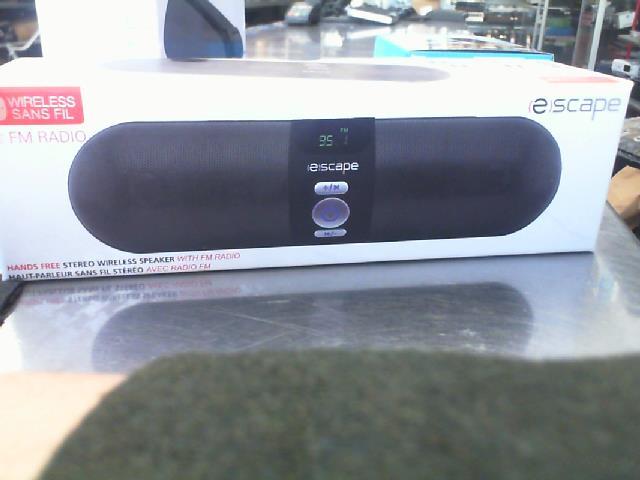 Bluetooth speaker + fm radio in box