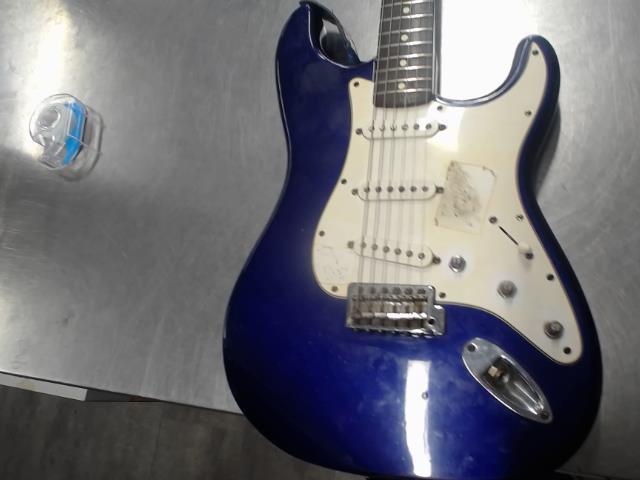 Guitare electrique strat bleu soft case