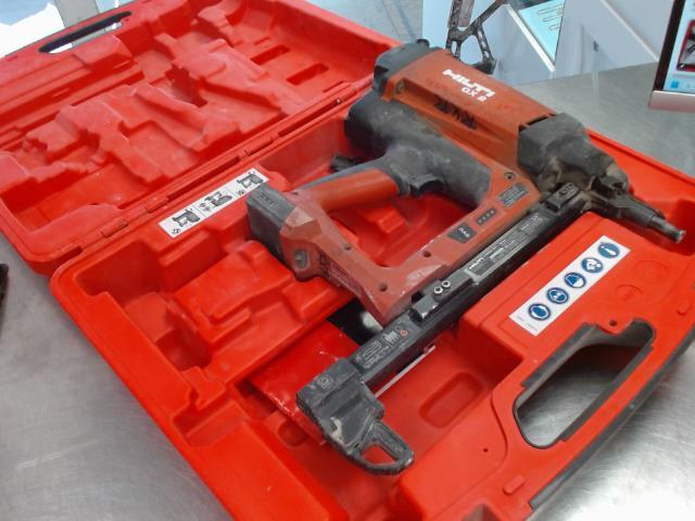 Cloueur  gaz hilti gx 2 dans case