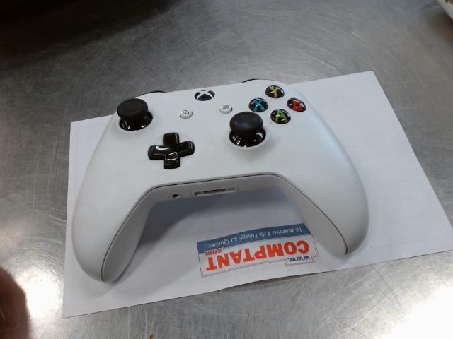One   manette xbox one blanche