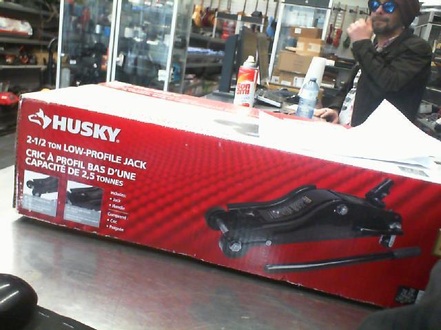 2-1/2 ton jack husky in the box